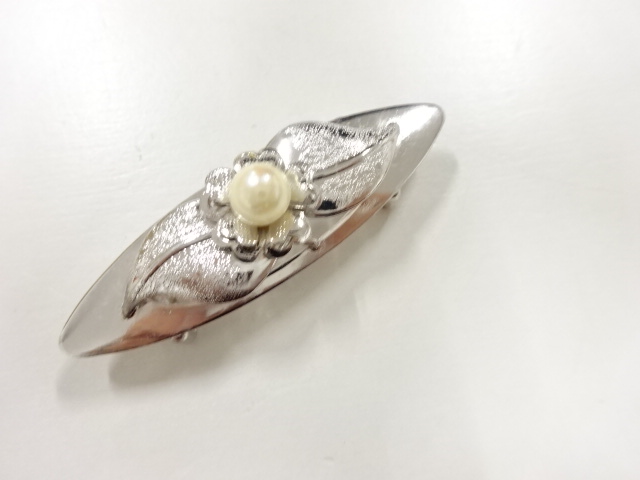 JAPANESE KIMONO / ANTIQUE OBIDOME (SASH CLIP) / PEARL